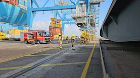 דליפת חומר מסוכן בנמל חיפה, צילום: כבאות והצלחה מחוז חוף